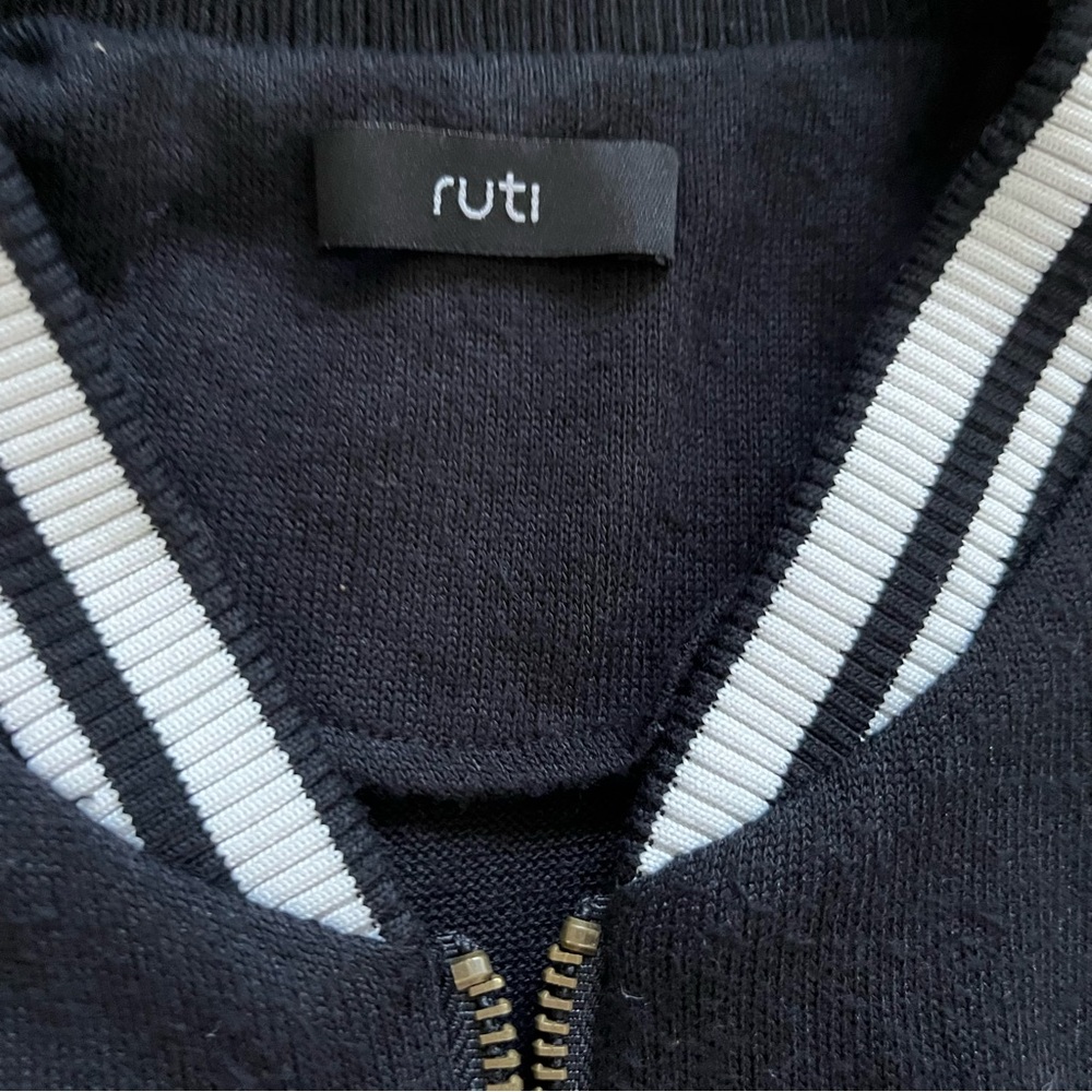 RUTI FULL ZIP SWEATER SPORTY ACADEMIA PREPPY MODERN MINIMALIST CHIC SOFT - Picture 3 of 6
